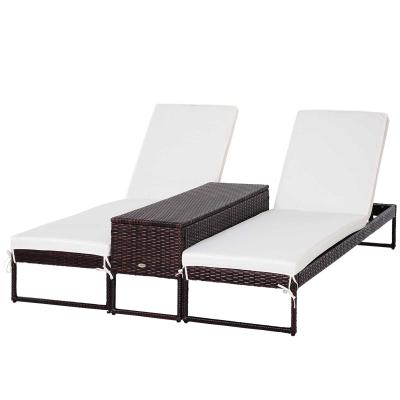 Outsunny Conjunto de 2 Tumbonas de Jardín con Cojines Acolchados Ratán con Mesa Auxiliar para Piscina o Terraza Carga 160kg Color: Blanco