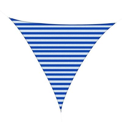 Outsunny Toldo Vela de Sombra Triangular 5x5x5 m HDPE Transpirable de Protección UV con Anillos y Cuerdas para Patio Jardín Piscina Terraza Cochera Azul y Blanco