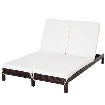 Outsunny Tumbona de Ratán 2 Plazas con Cojines Acolchados de Jardín Conjunto de Tumbonas Exterior 195x120x28 cm Marrón y Blanco Crema