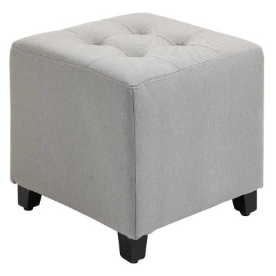 HOMCOM Taburete Bajo Otomana Reposapiés Acolchado con Patas de Madera Maciza Diseño de Botones 35x35x35 cm gris claro