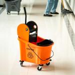 HOMCOM Cubo para Fregona Comercial con Escurridor de Presión Abajo Capacidad de 36L con 4 Ruedas Silenciosas 2 Cubetas Separadas(c-1)